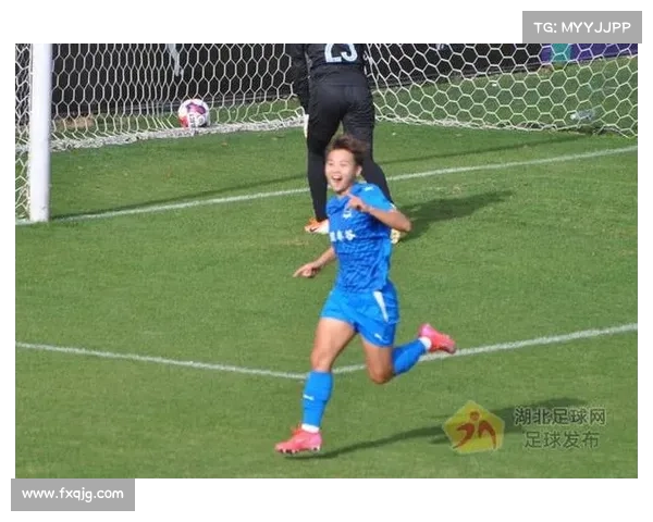 王霜全情投入女足亚冠备战训练场脚法细腻展现顶级球星风采